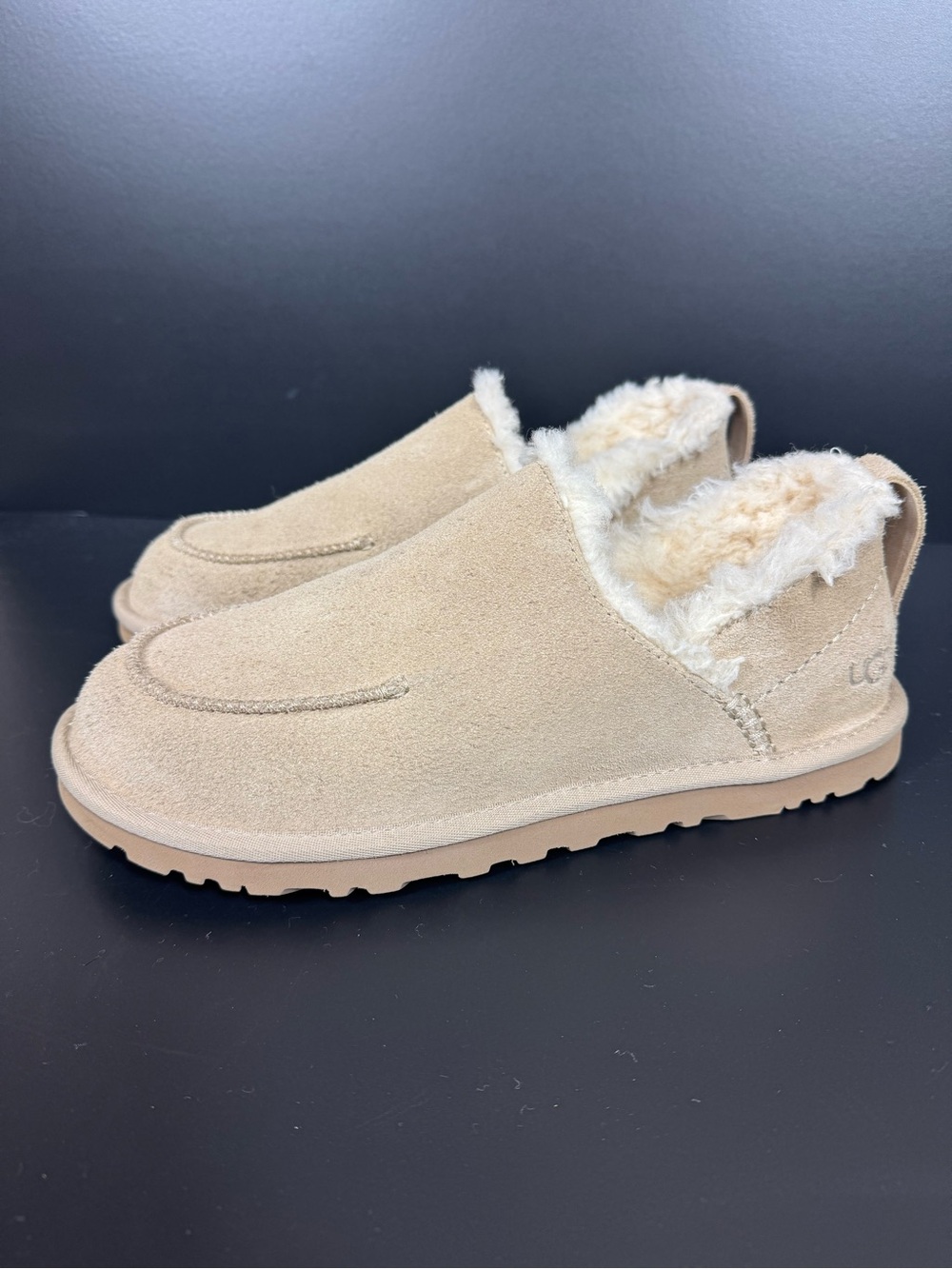 Ugg Loria Slipper slide in Sherpa tan EUC